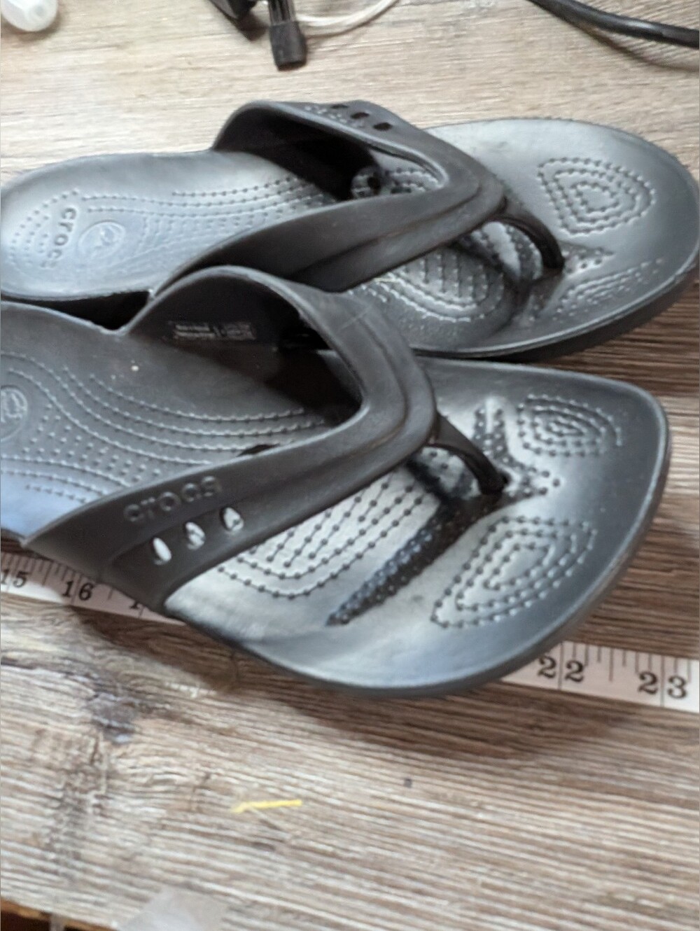 Crocs Black Flip Flops Sandals Woman's Size 9 - Picture 3 of 5